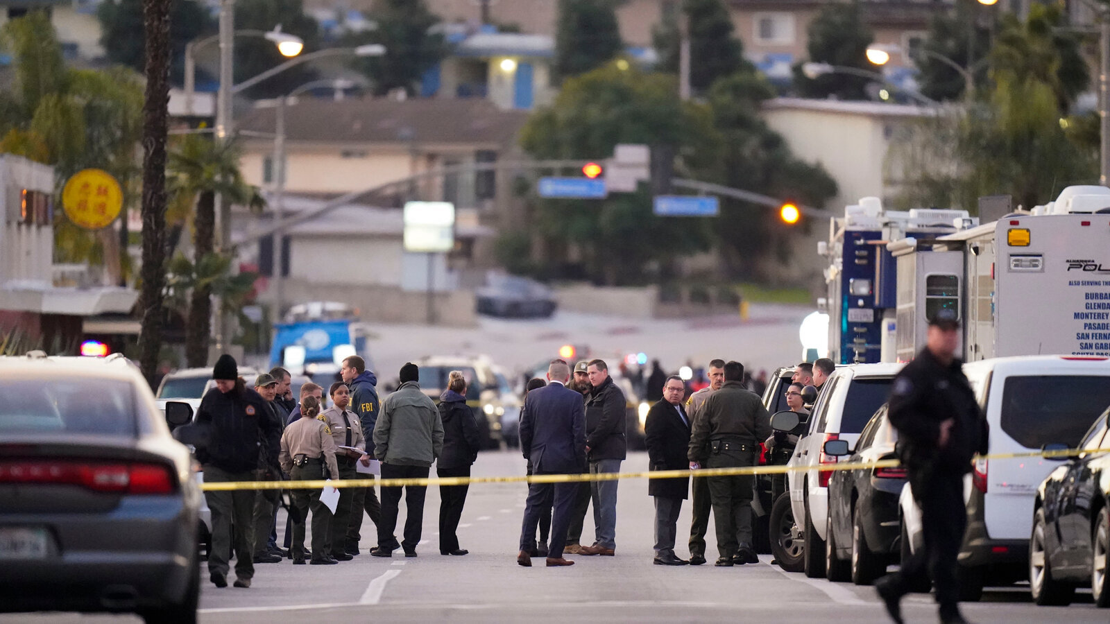 South Los Angeles shooting leaves 6 people wounded, suspects on the run